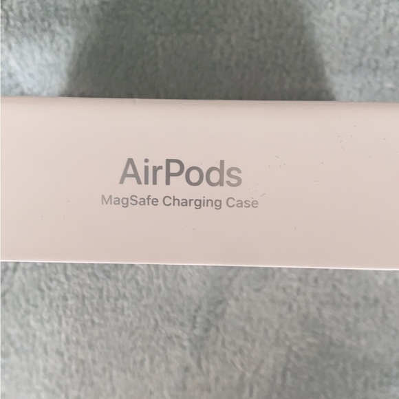 AirPods - Picture 2 of 3
